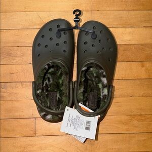 CROCS Green Fuzzy Camo Lined Clogs